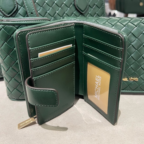 MICHAEL KORS Jet Set Medium Woven  Bifold  Zip CN Wallet
Moss
NWT - Picture 16 of 16